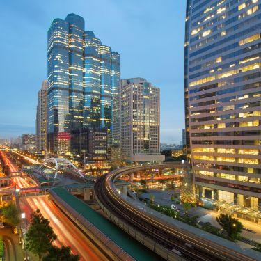 Radisson Suites Bangkok Sukhumvit – Modern Luxury in the Heart of Bangkok